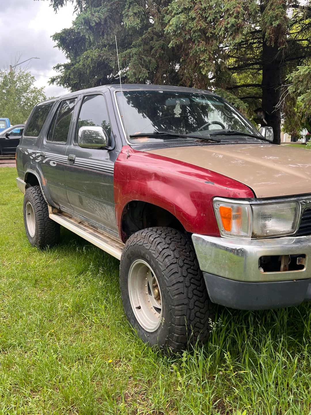 Toyota 4Runner SUV - photo 3
