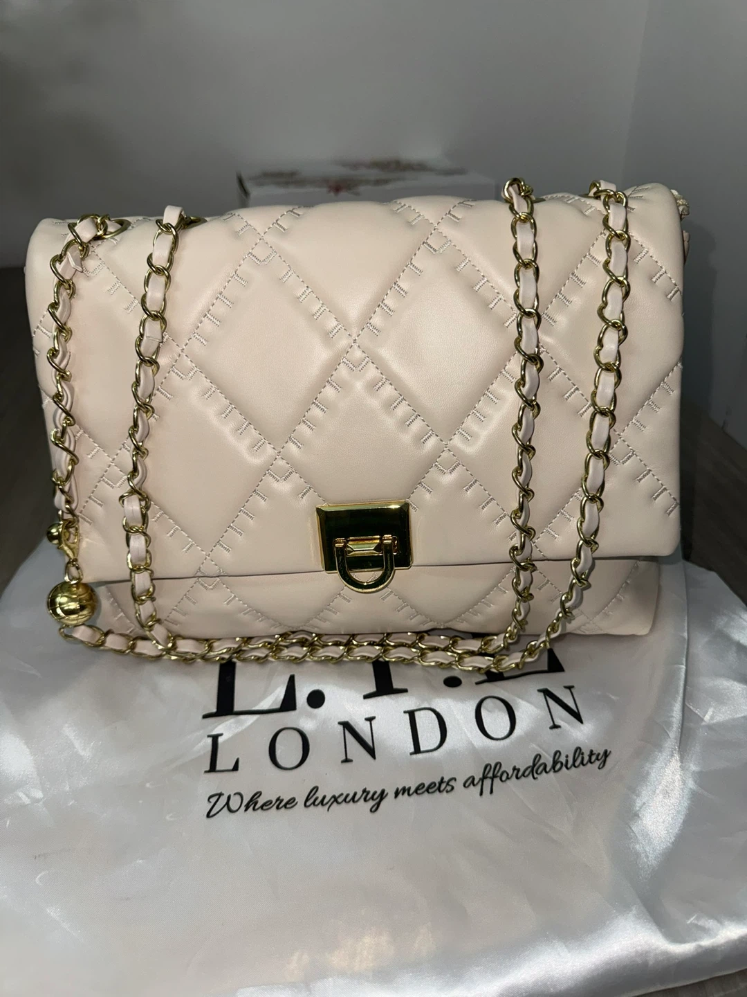 LI LONDON Quilted Chain Shoulder Bag
