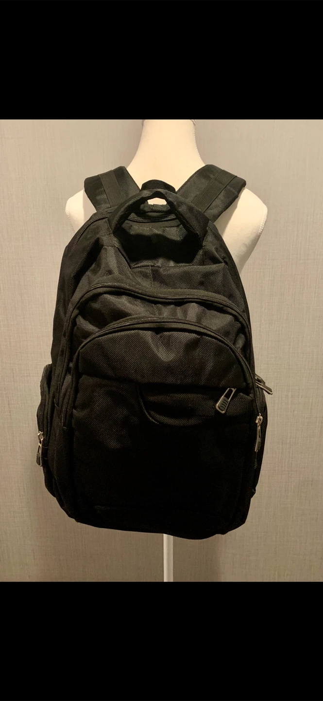 🚨Students! LIKE NEW! Black Backpack Unisex