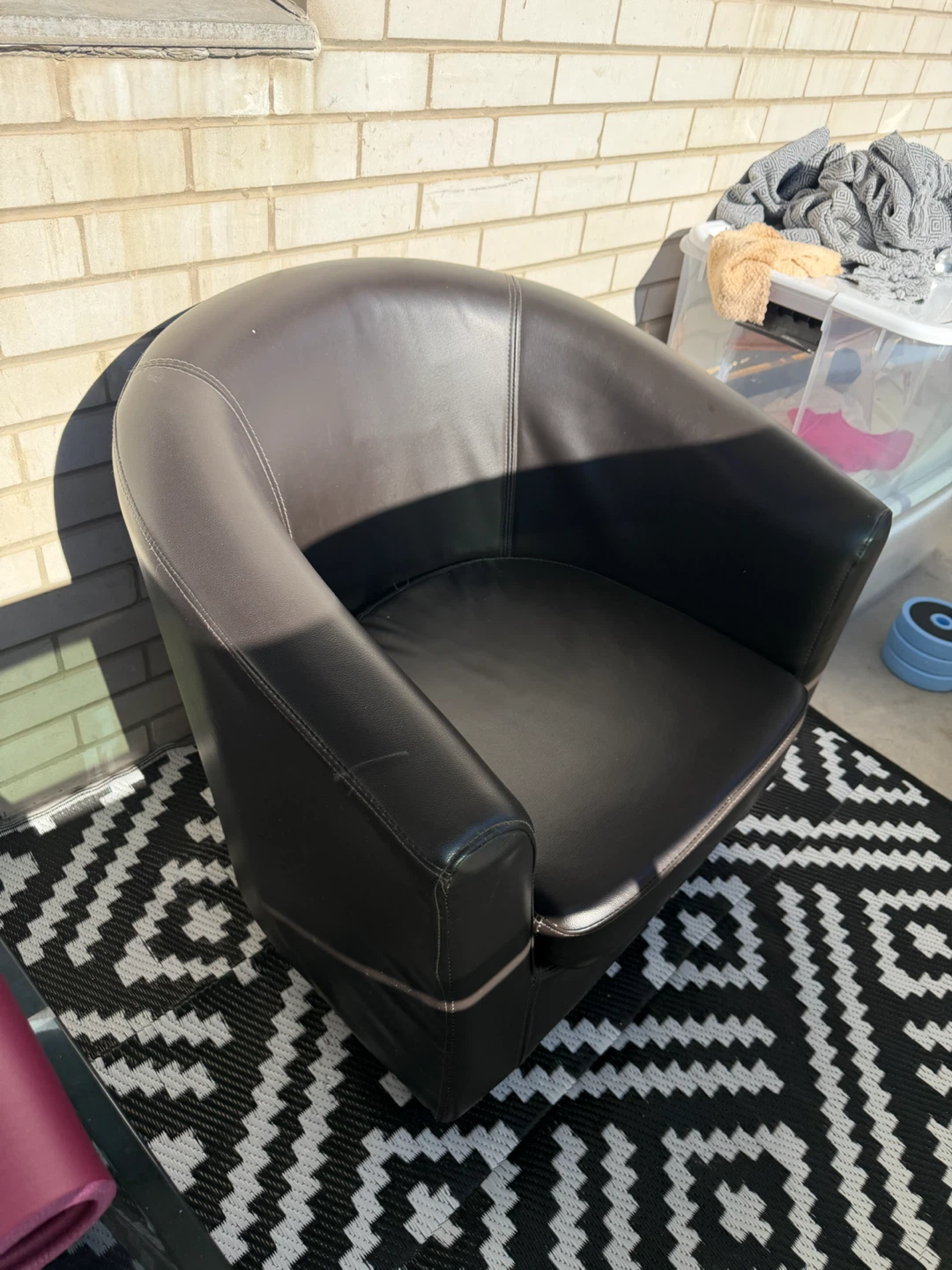 Black Leather Tub Armchair - photo 2