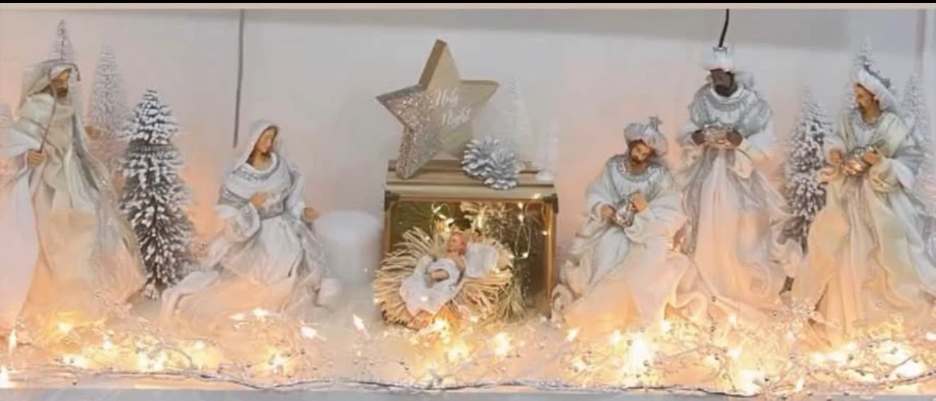 Nativity Scene Set with Figurines and Lights