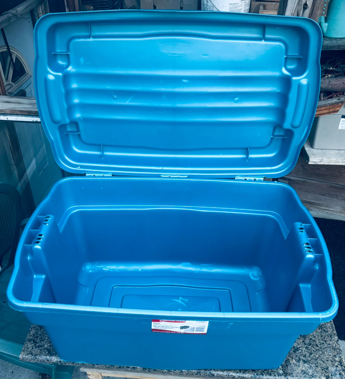 Rubbermaid Heavy Duty Storage Bin with Attached Hinged Lid -106L