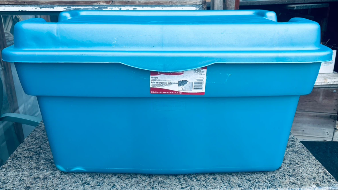 Rubbermaid Heavy Duty Storage Bin with Attached Hinged Lid -106L - photo 3