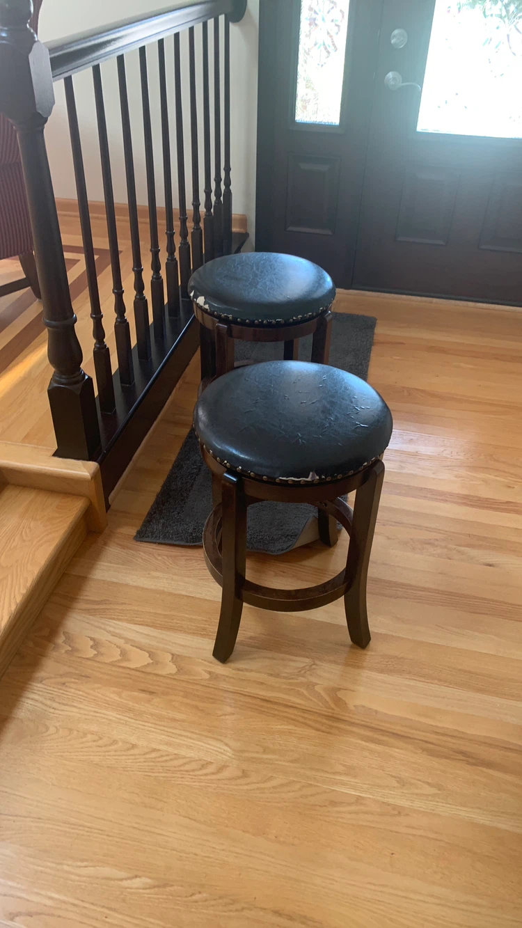 2 Bar Stools - photo 3