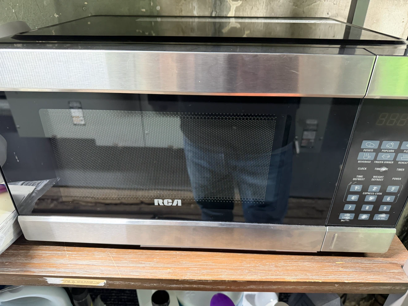 RCA Microwave - photo 2
