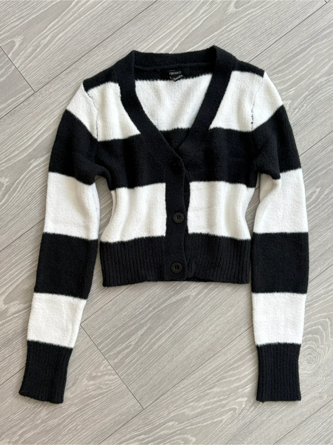 FOREVER 21 B&W Crop top Cardigan
