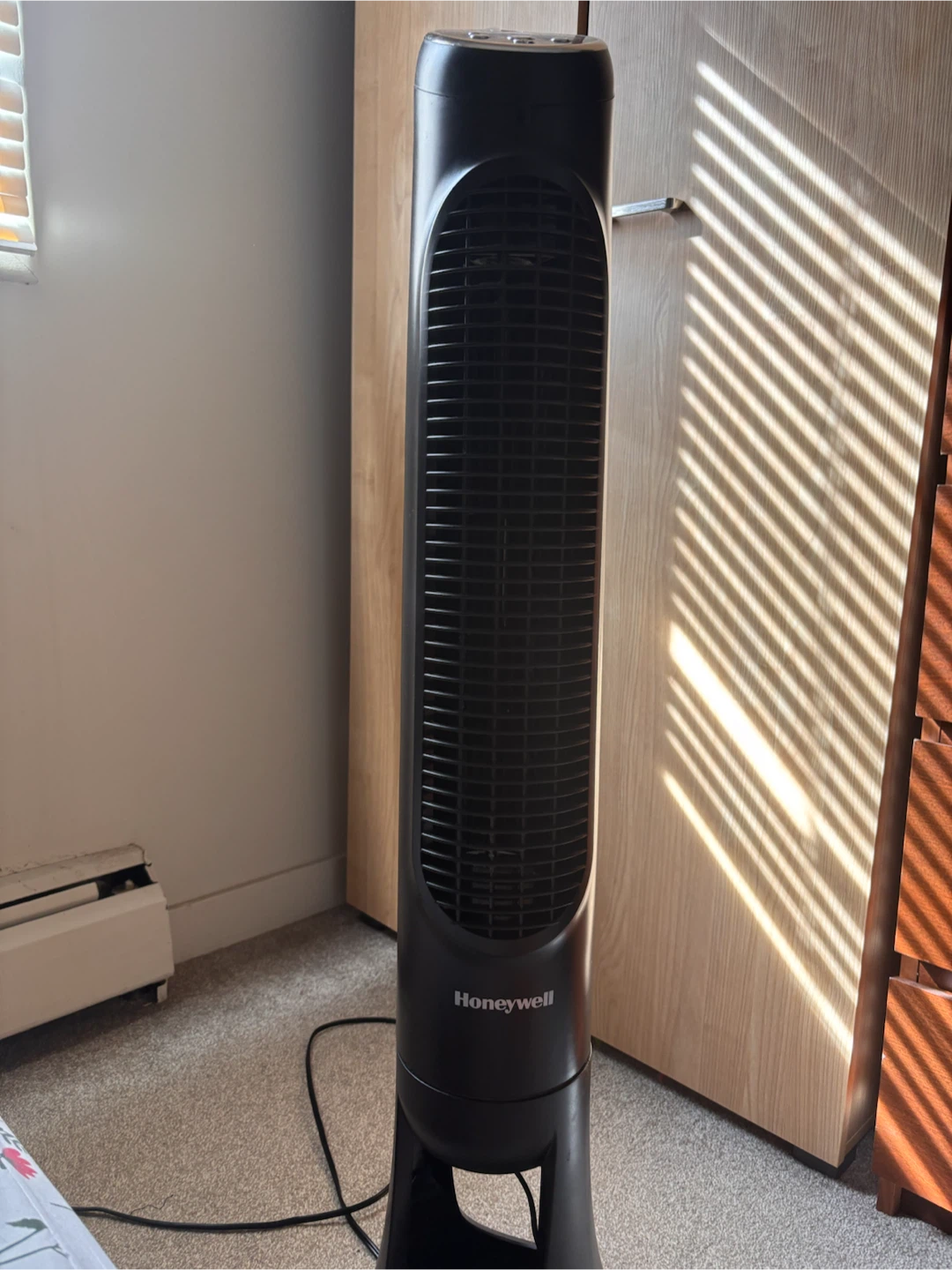 Honeywell Tower Fan with Remote - photo 2
