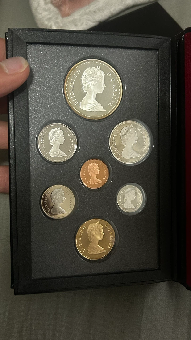 1988 Canadian Coin Set silver dollar - photo 2
