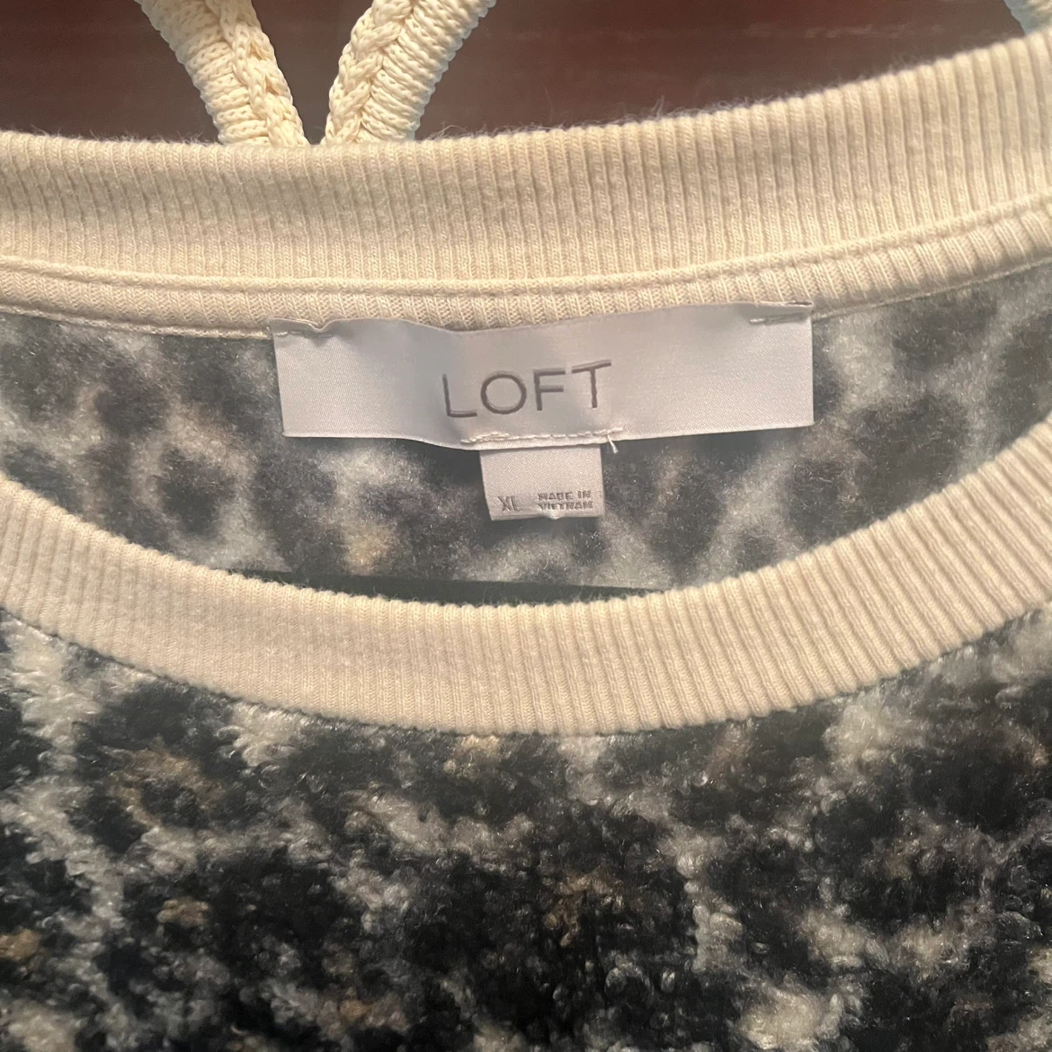 LOFT Leopard Print Fuzzy Sweatshirt XL - photo 4