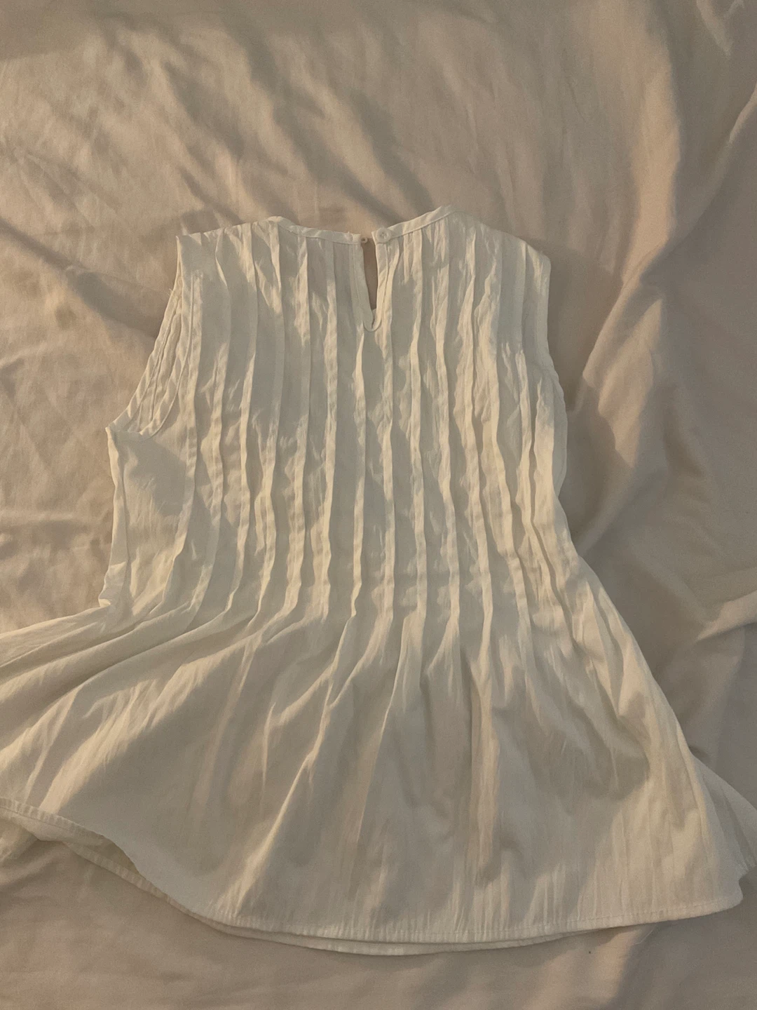 White Sleeveless Pleated Top - photo 2