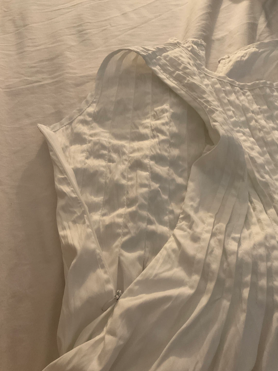 White Sleeveless Pleated Top - photo 3