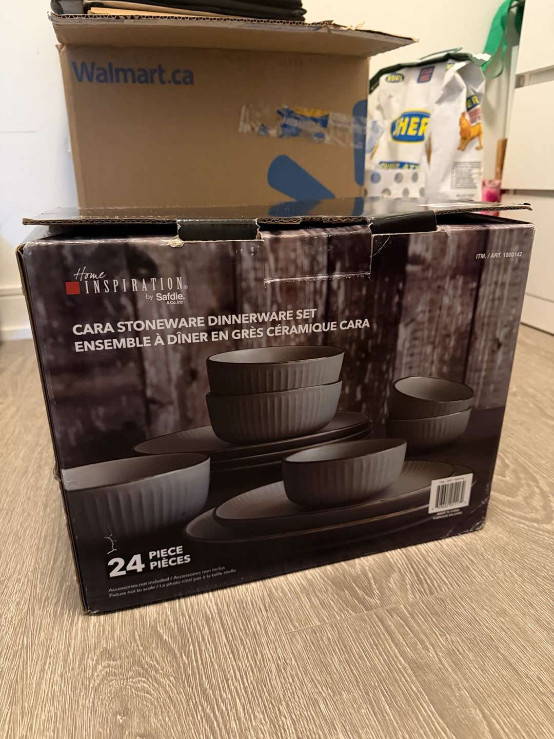 Dinnerware Set - 24 Pieces