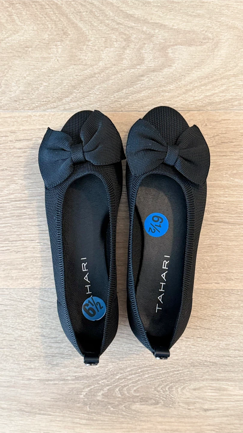 Black TAHARI Ballet Flats with Bow - Size 6.5