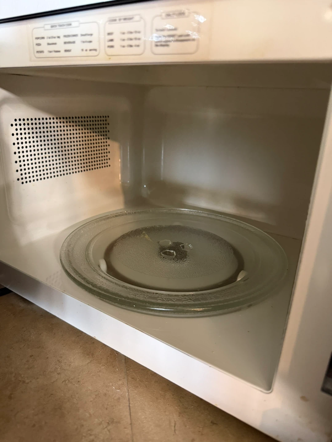 RCA Microwave - photo 2