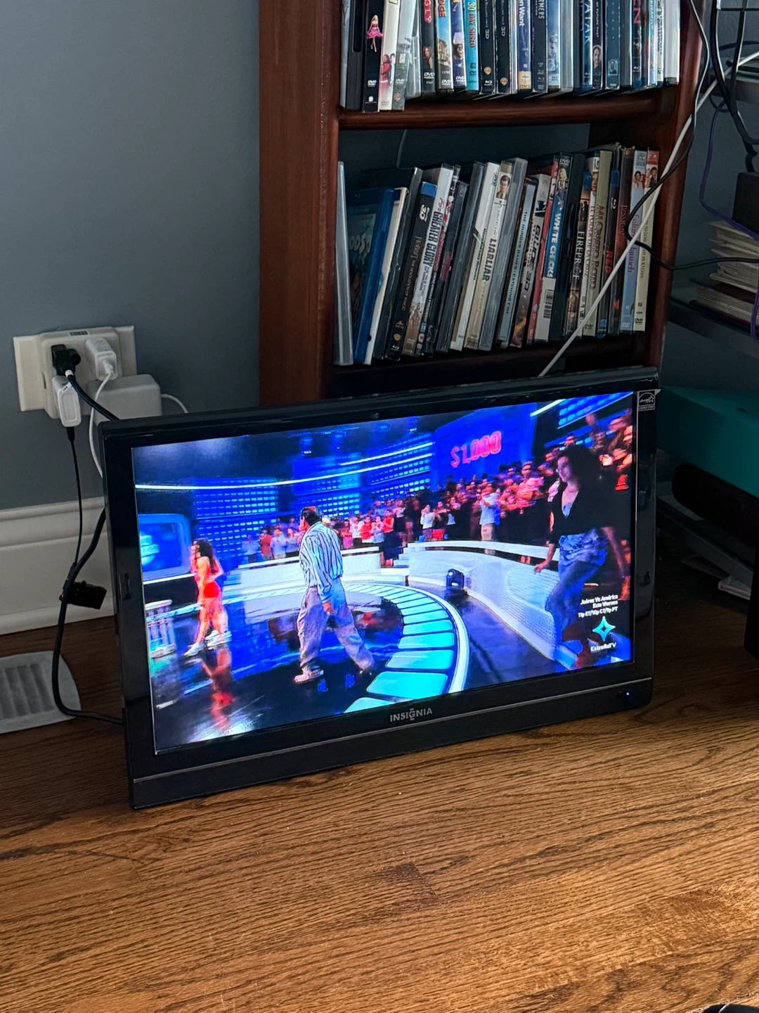 20”Insignia TV - photo 2