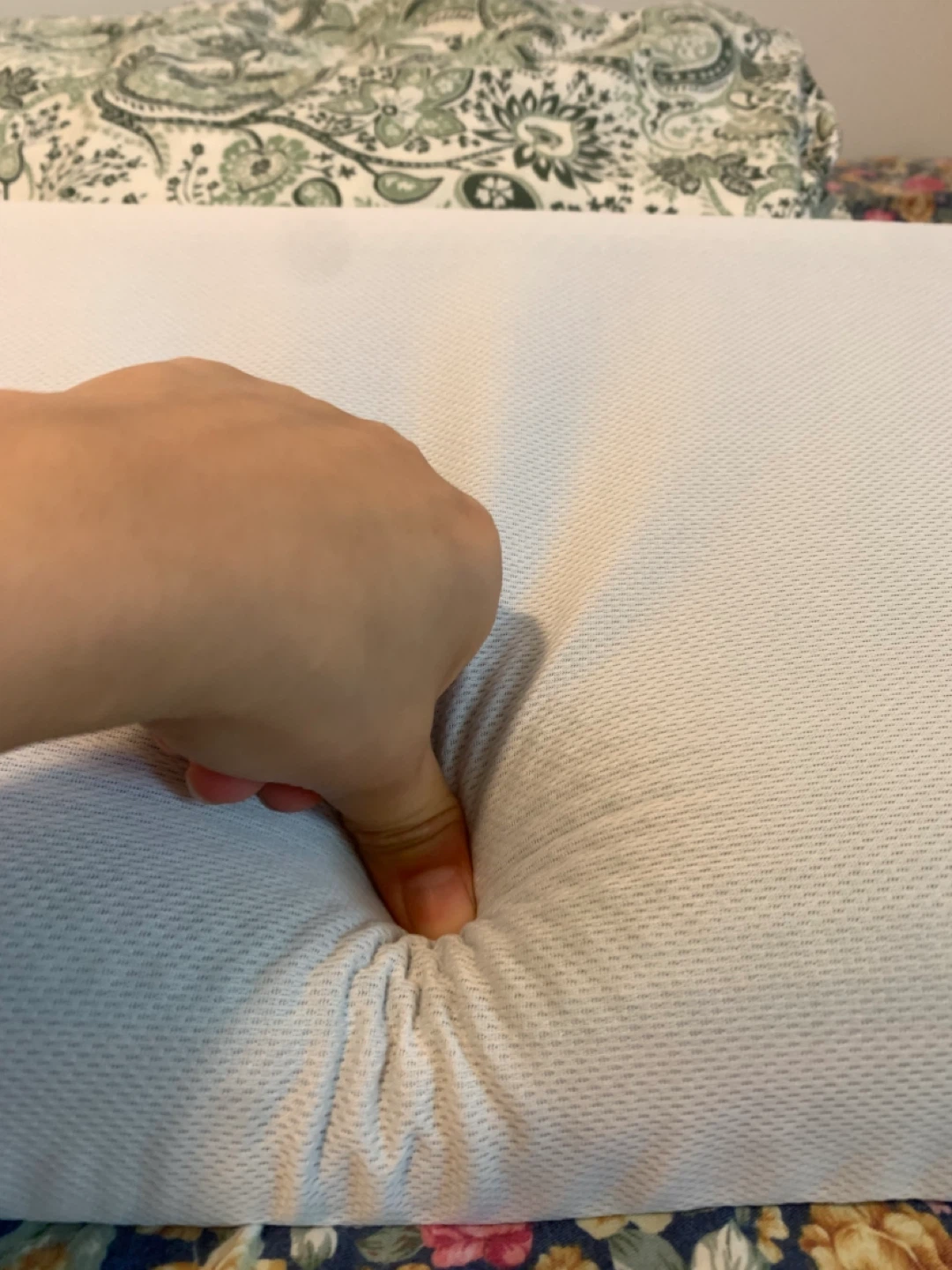 White Contoured Memory Foam Pillow - photo 5