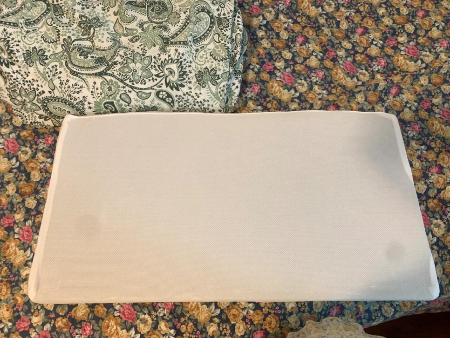 White Contoured Memory Foam Pillow - photo 4