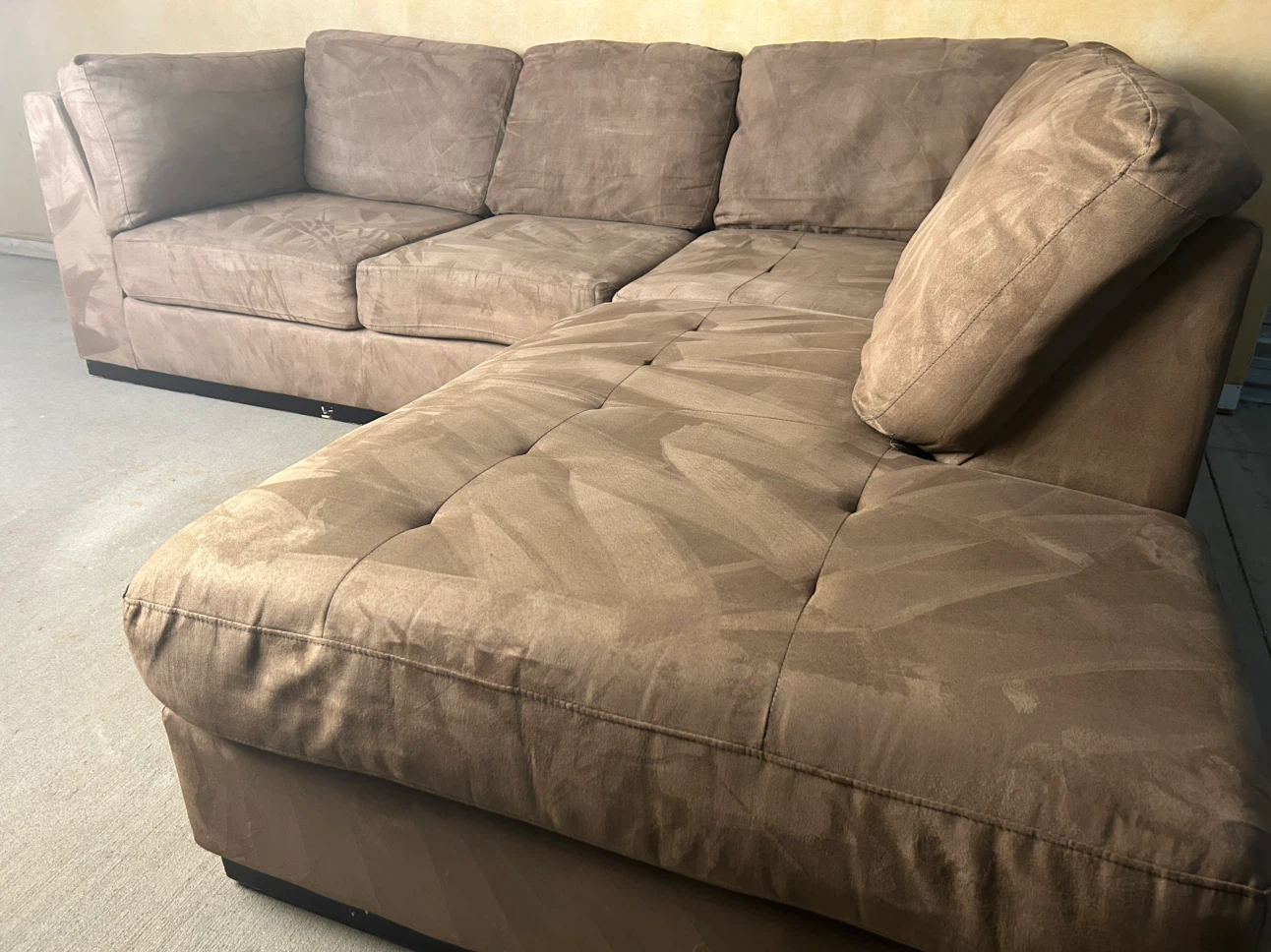 DELIVERY AVAILABLE! MICROFIBER SECTIONAL SOFA FOR $400!
