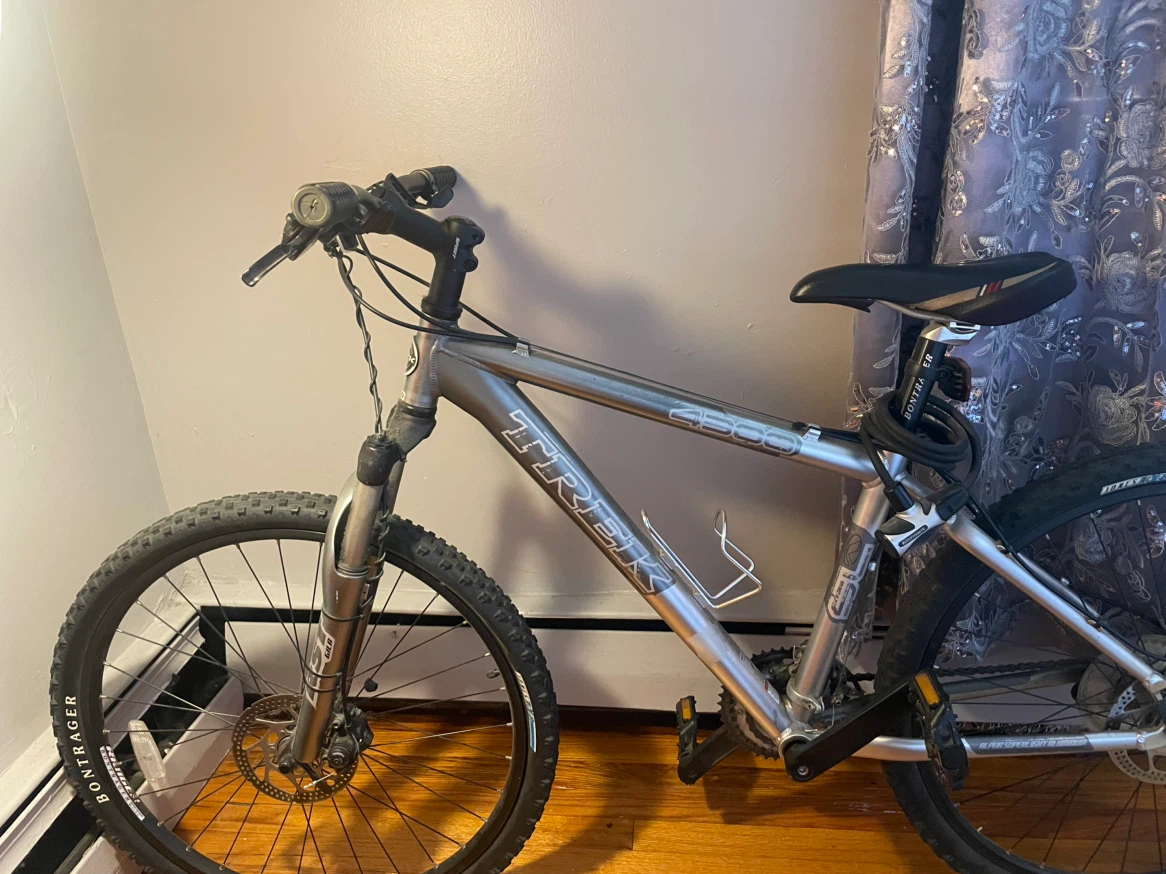 4300 Trek Mountain Bike