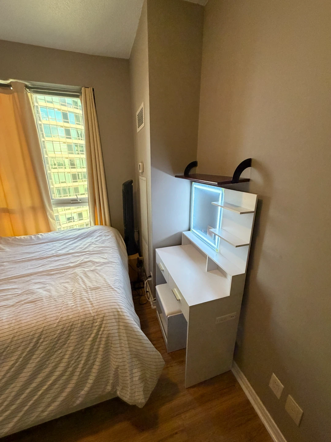 White Vanity Table with Lighted Mirror and Stool - photo 4