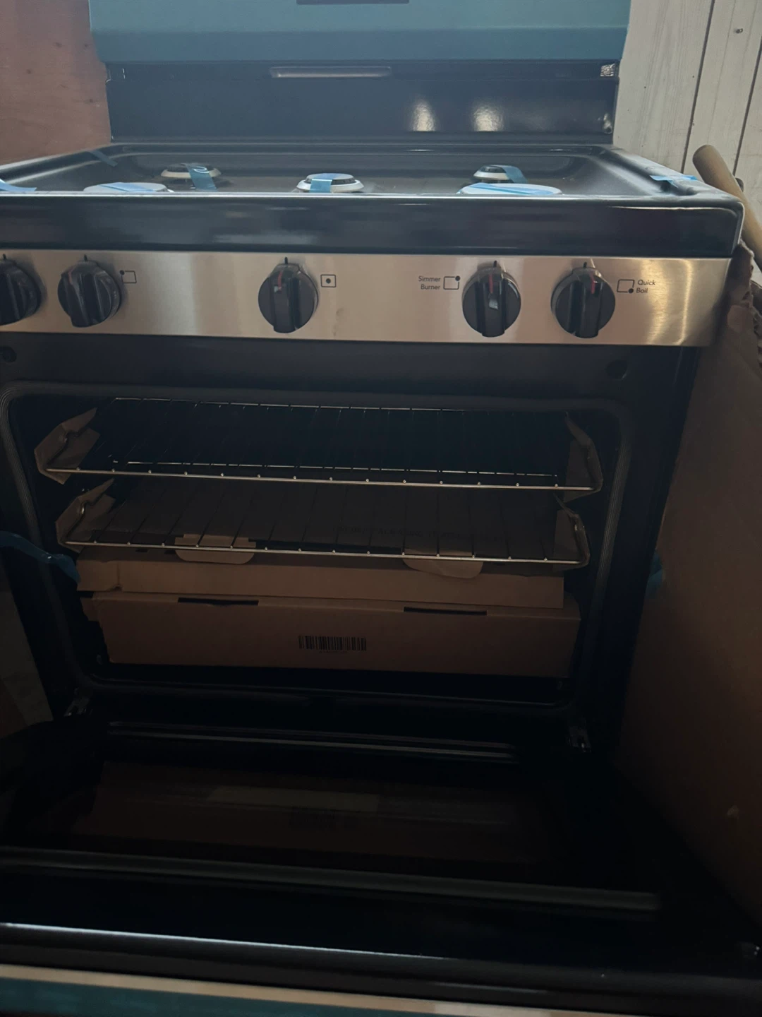 Brand-new Frigidaire 30-inch freestanding gas stove - photo 5