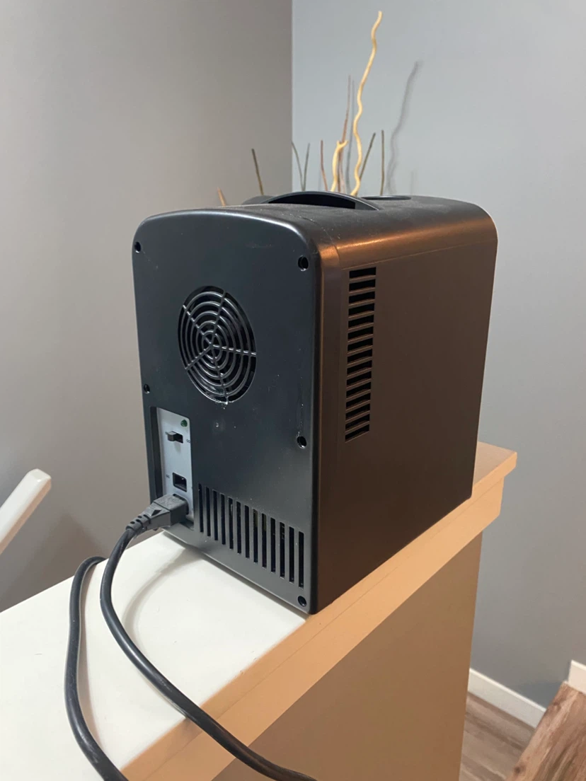 Frigidaire Mini Fridge - photo 4