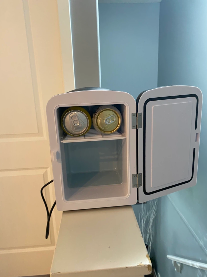 Frigidaire Mini Fridge - photo 5