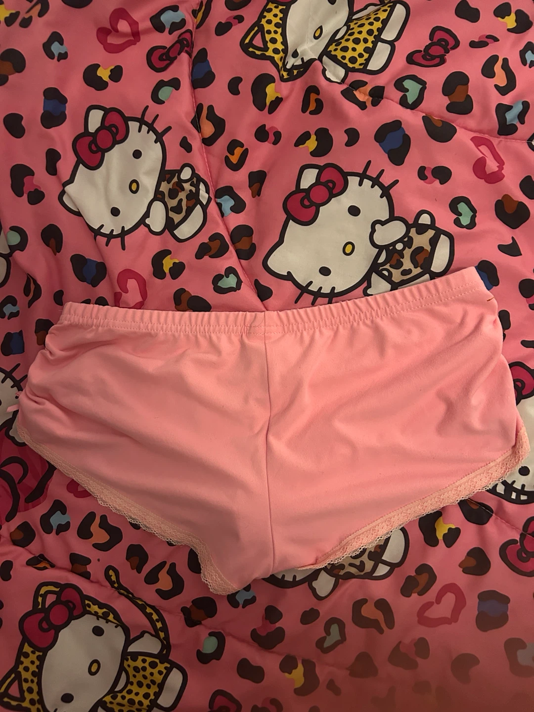 pink short shorts💕🩷💗