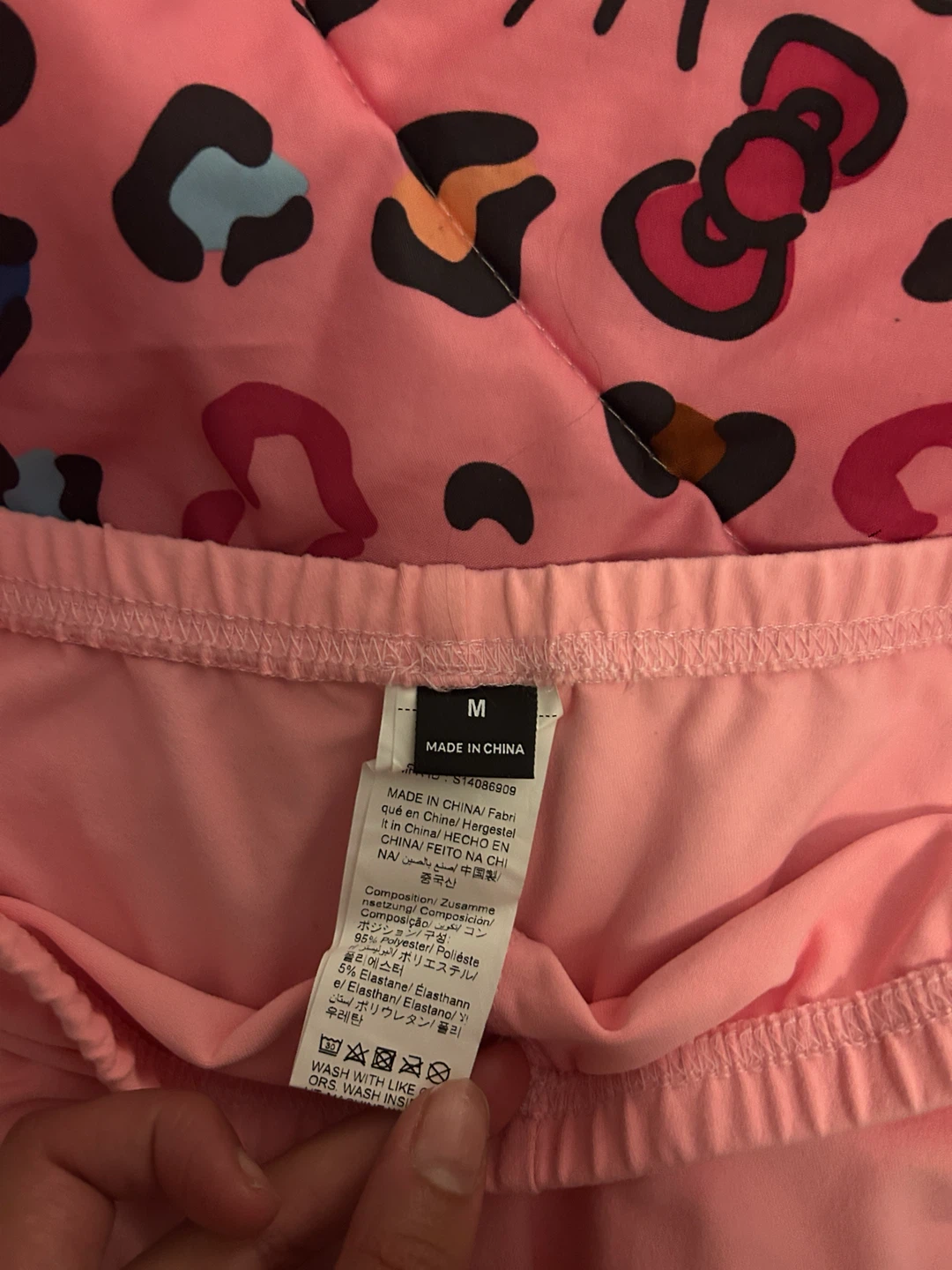 pink short shorts💕🩷💗 - photo 2