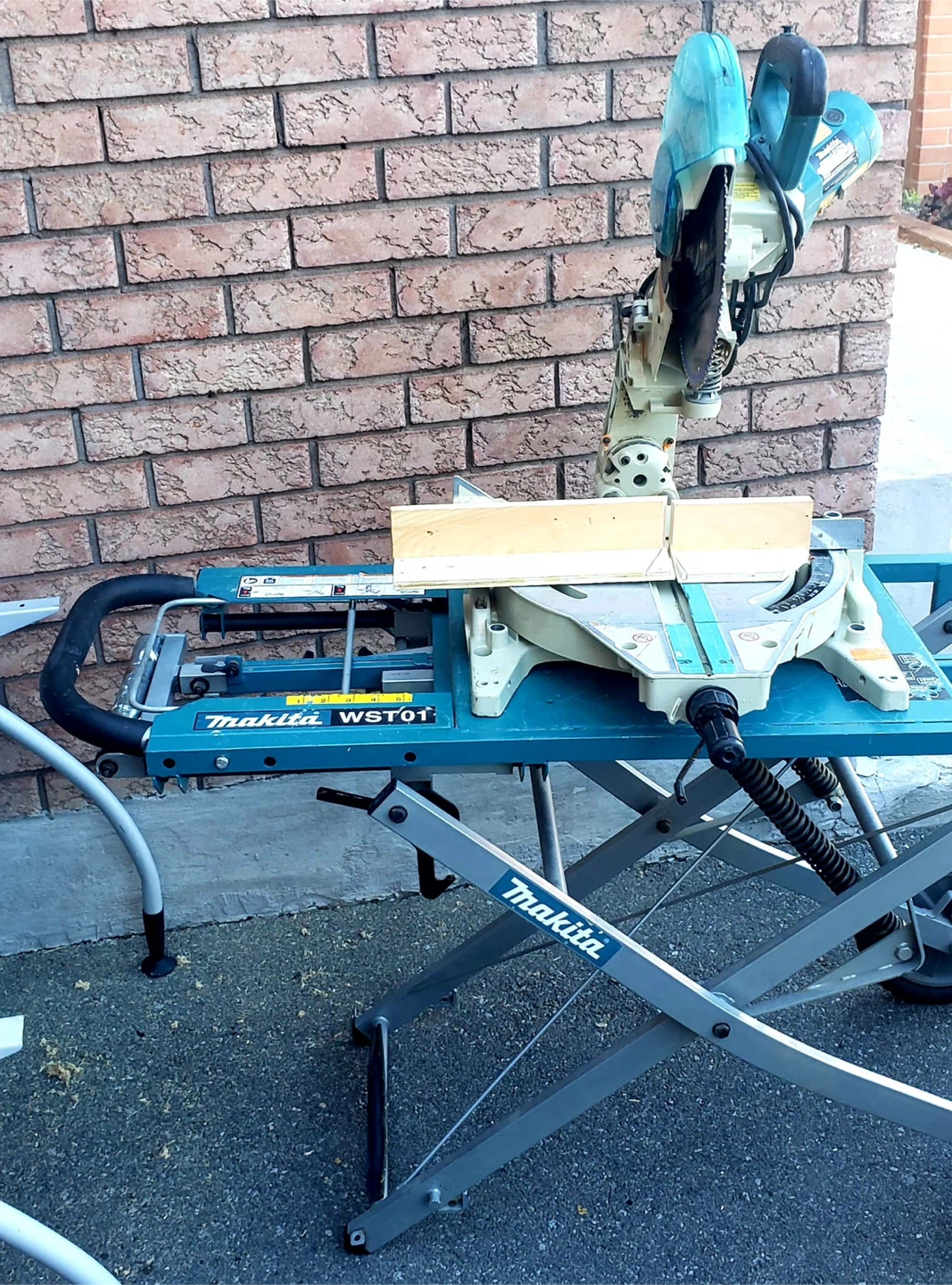 Makita Miter Saw with Stand