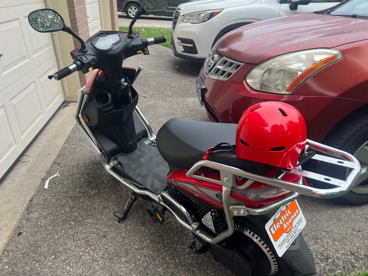 Red Electric Scooter with Helmet - photo 2