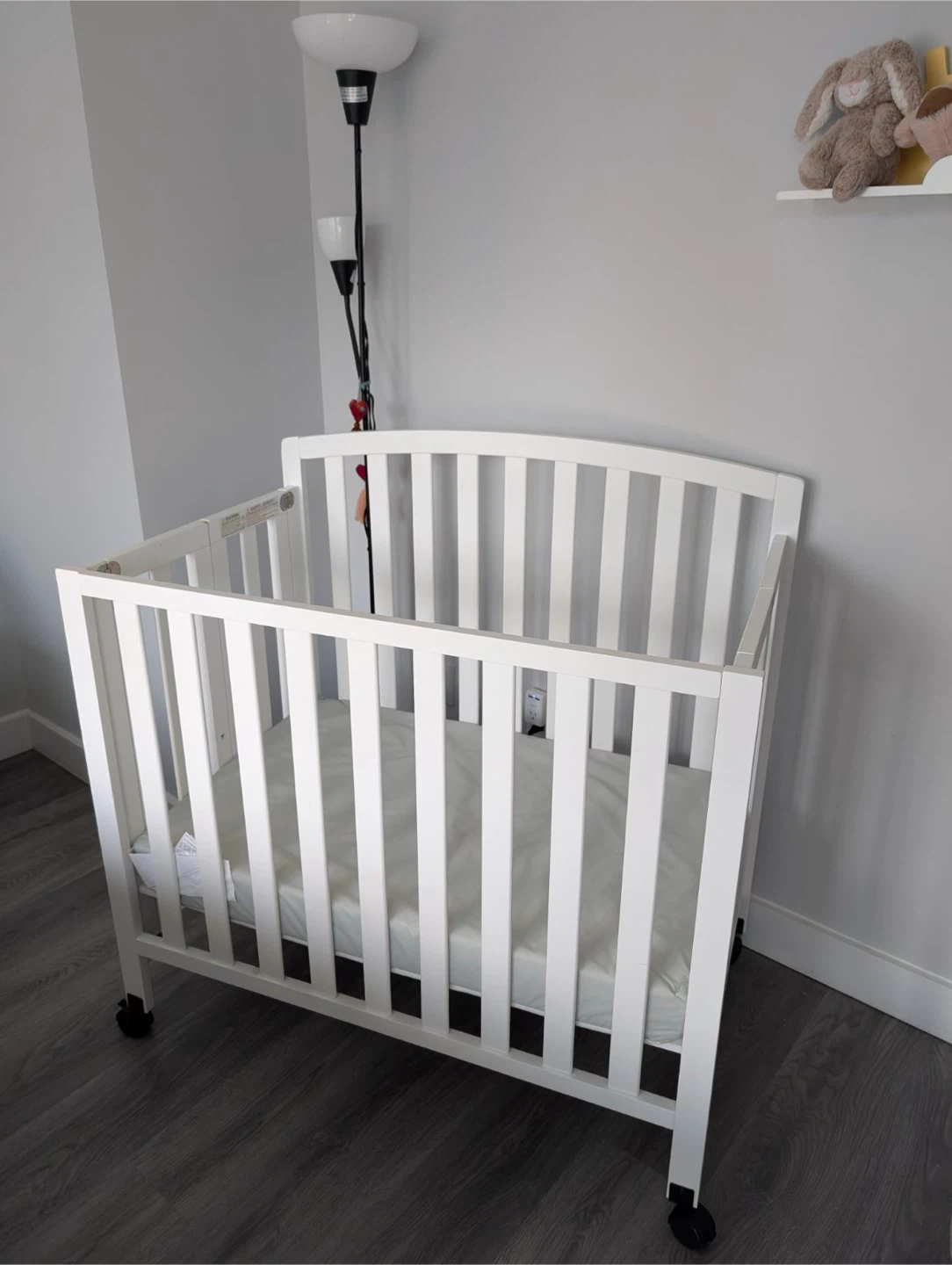 DaVinci Folding Portable 3-in-1 Mini Crib with Mattress - photo 2