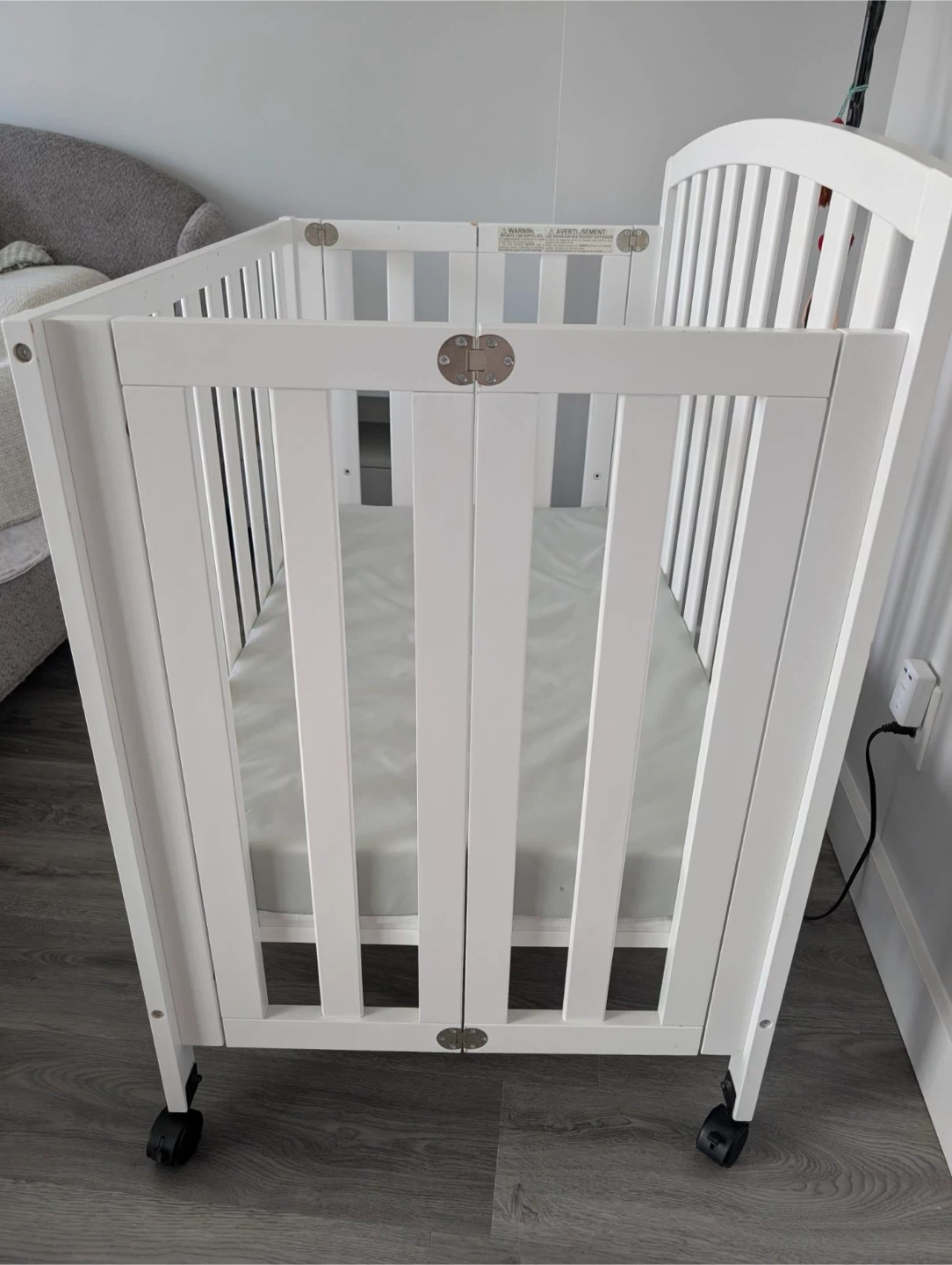 DaVinci Folding Portable 3-in-1 Mini Crib with Mattress - photo 4