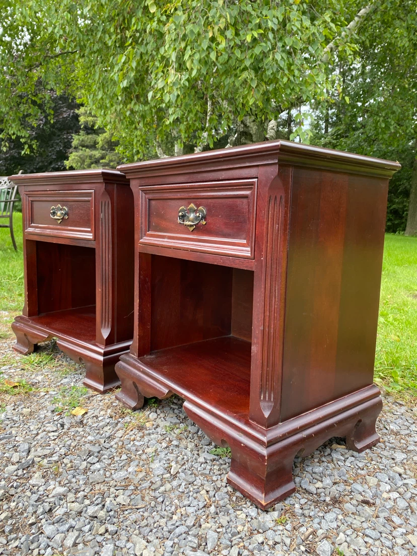 Pair of Gibbard Solid Mahagony Wood Nightstands (CAN DELIVER) - photo 3