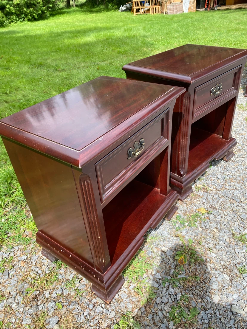 Pair of Gibbard Solid Mahagony Wood Nightstands (CAN DELIVER) - photo 5
