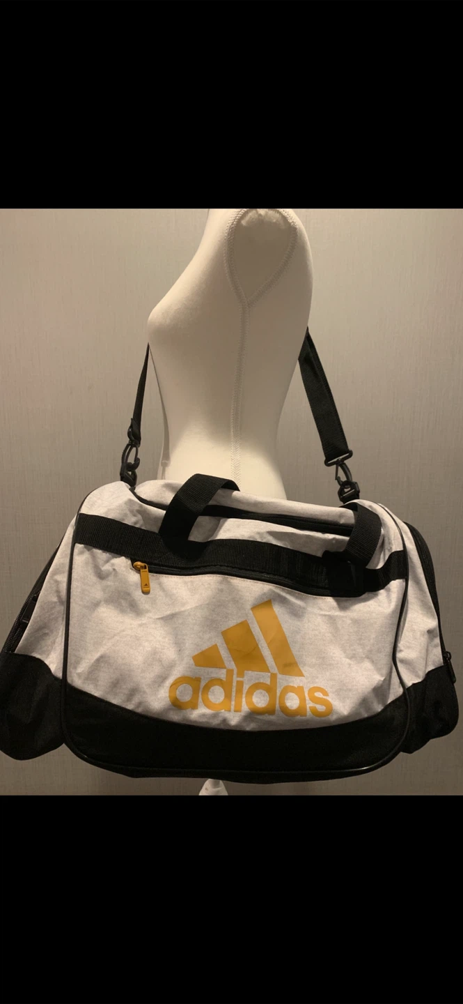 🚨 Students! LIKE NEW! ADIDAS Duffle Bag Unisex