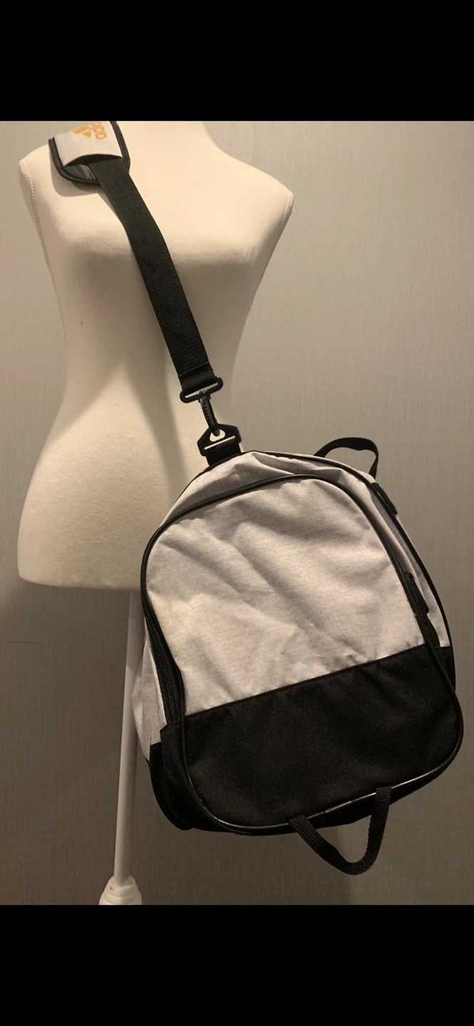 🚨 Students! LIKE NEW! ADIDAS Duffle Bag Unisex - photo 2