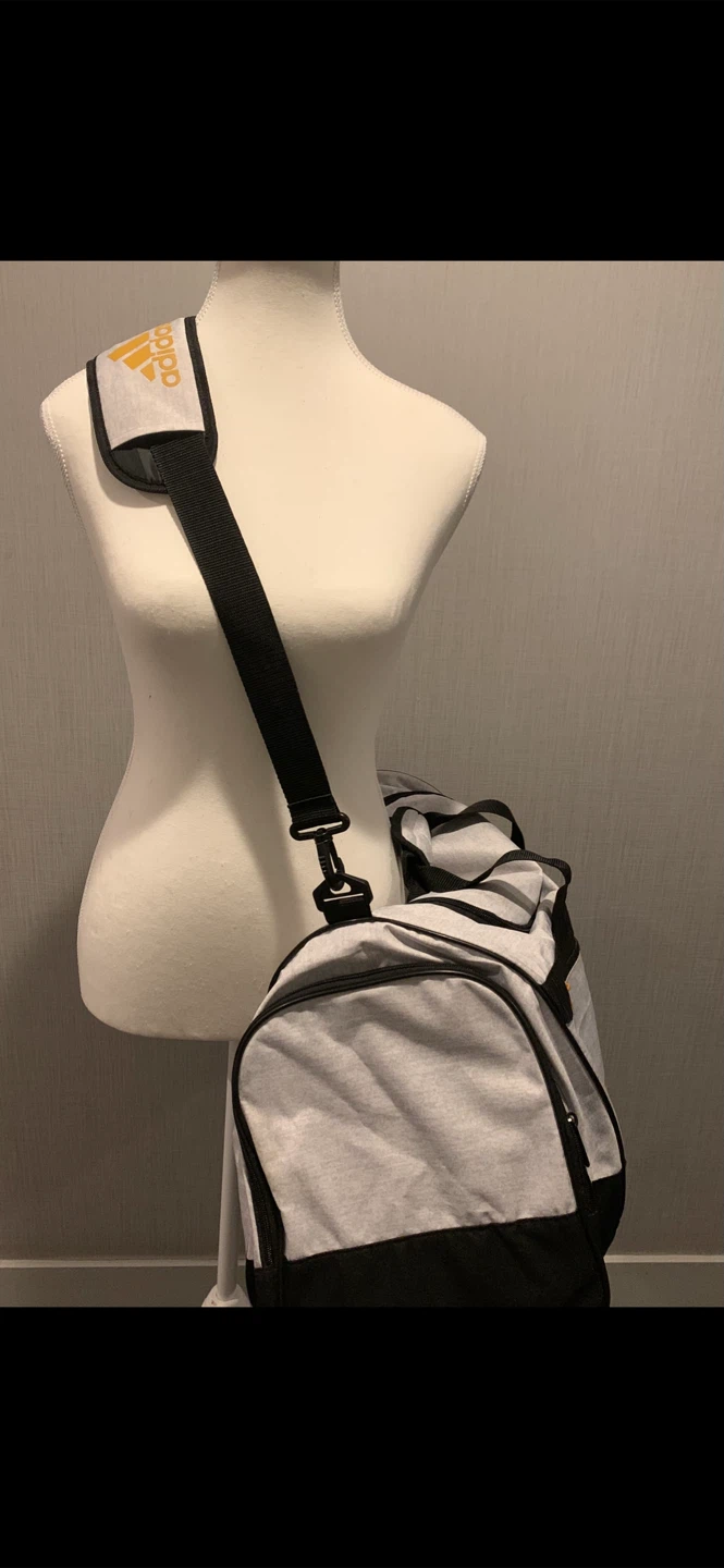 🚨 Students! LIKE NEW! ADIDAS Duffle Bag Unisex - photo 5