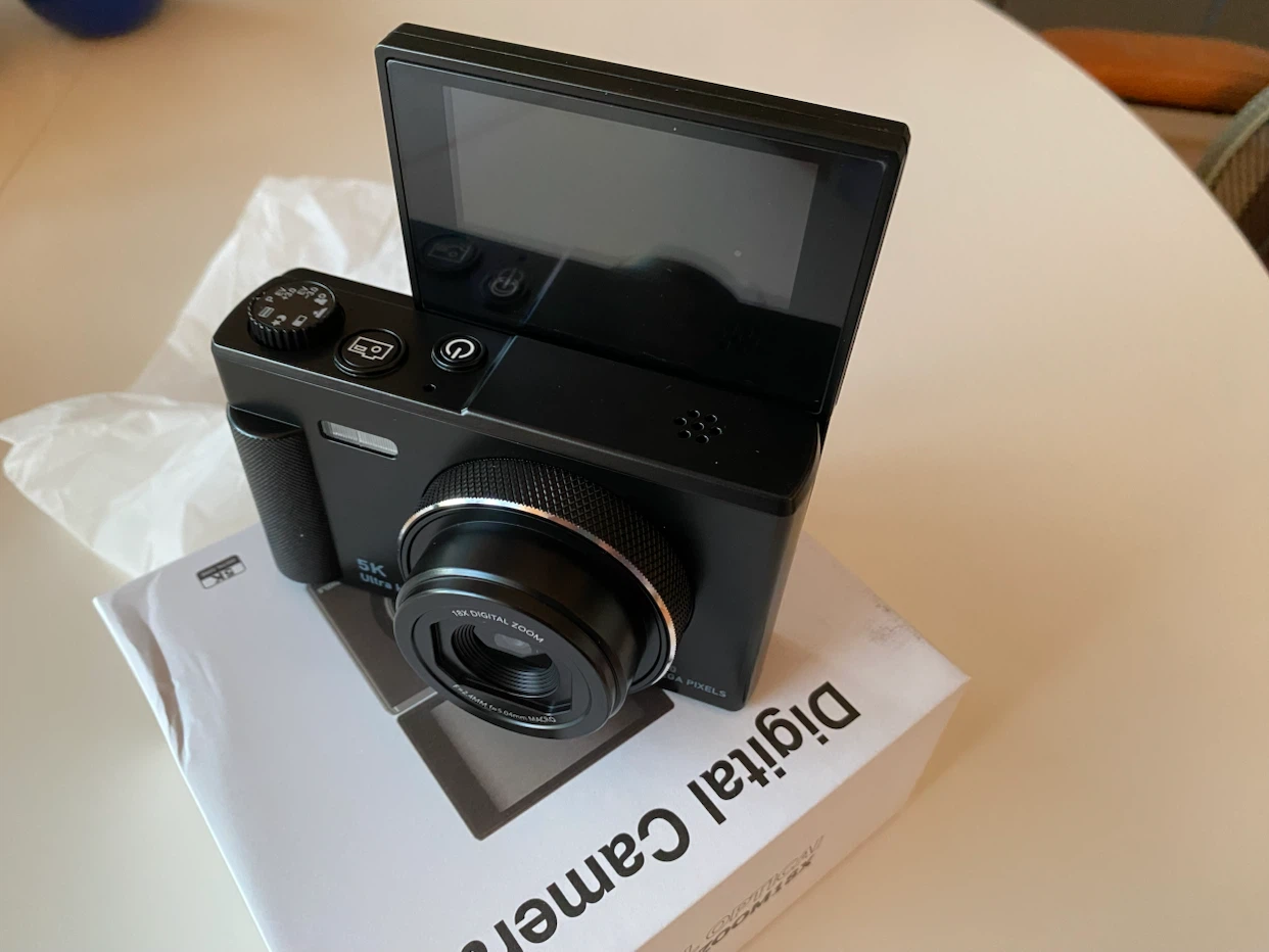 5K Digital Camera with 18x Zoom and 2.8-inch Screen - photo 3