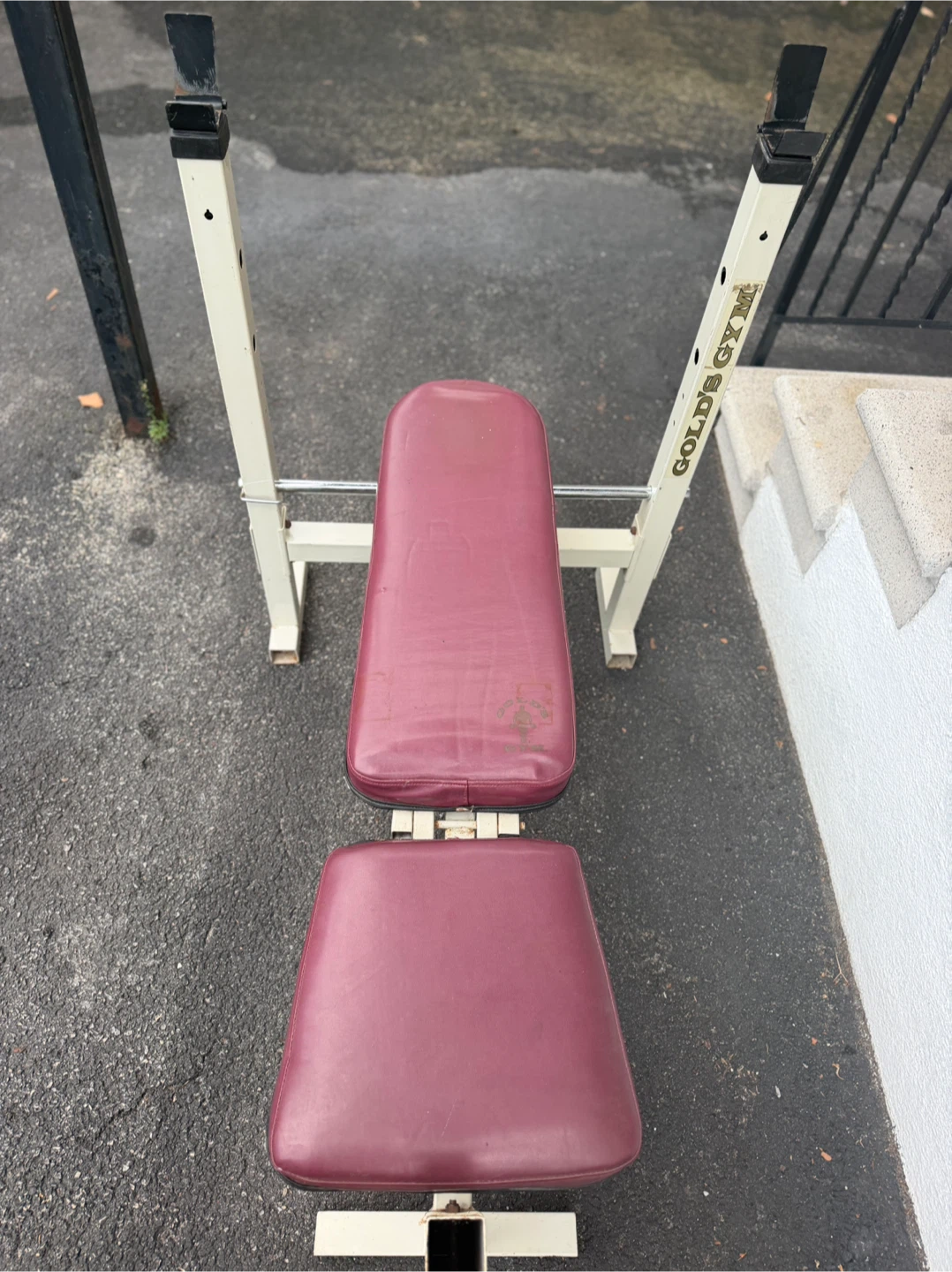 Gold's Gym DynaMax 2500 Weight Bench