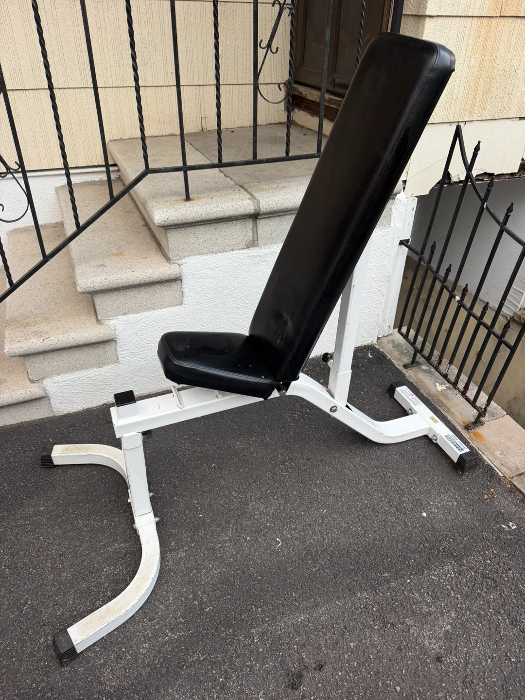 Parabody "Serious Steel" Weight Bench