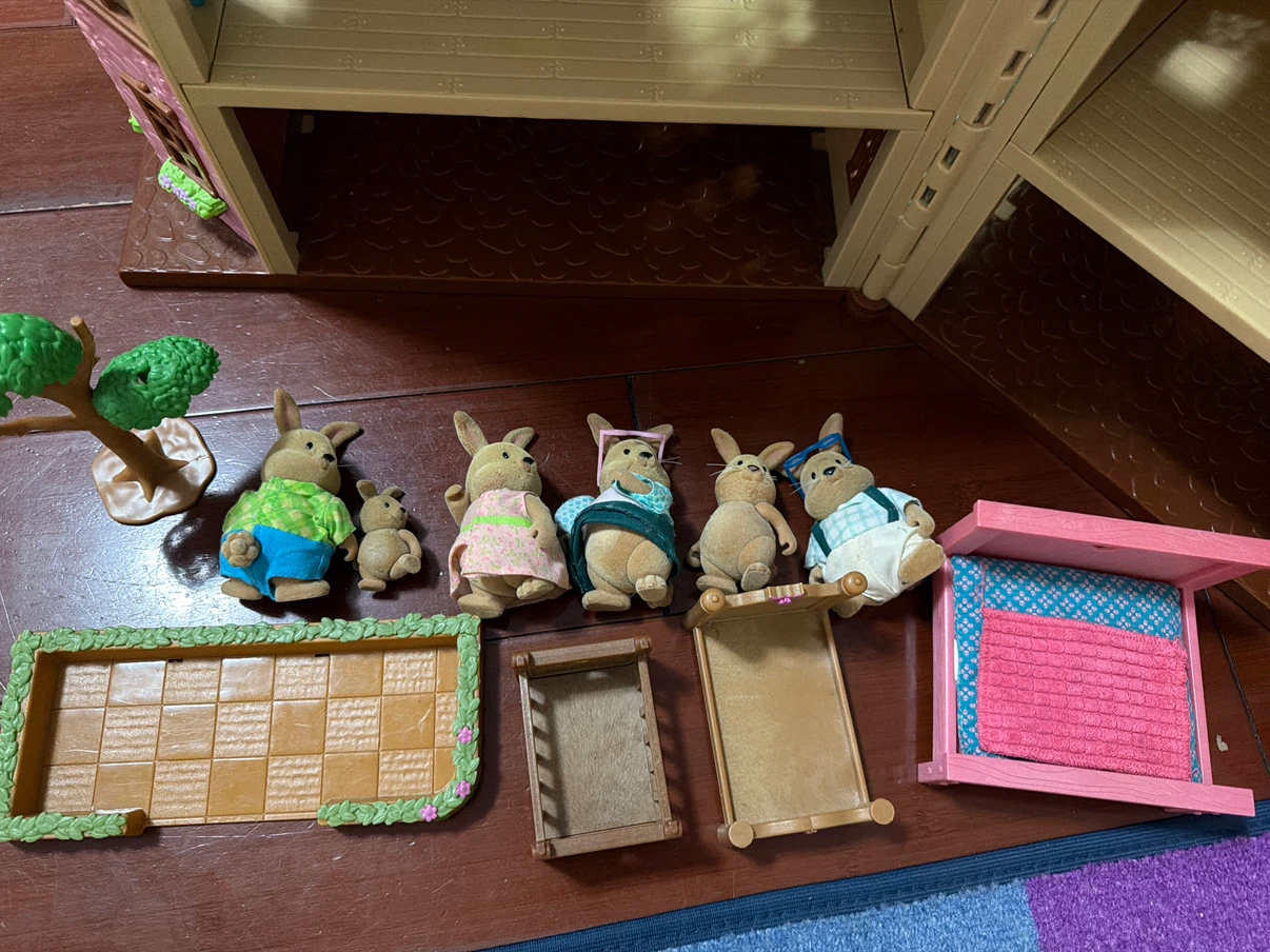 Dollhouse with Animal Figures - photo 3