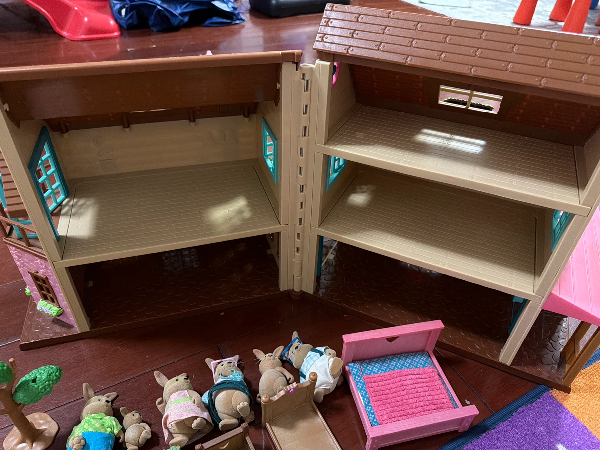 Dollhouse with Animal Figures - photo 4