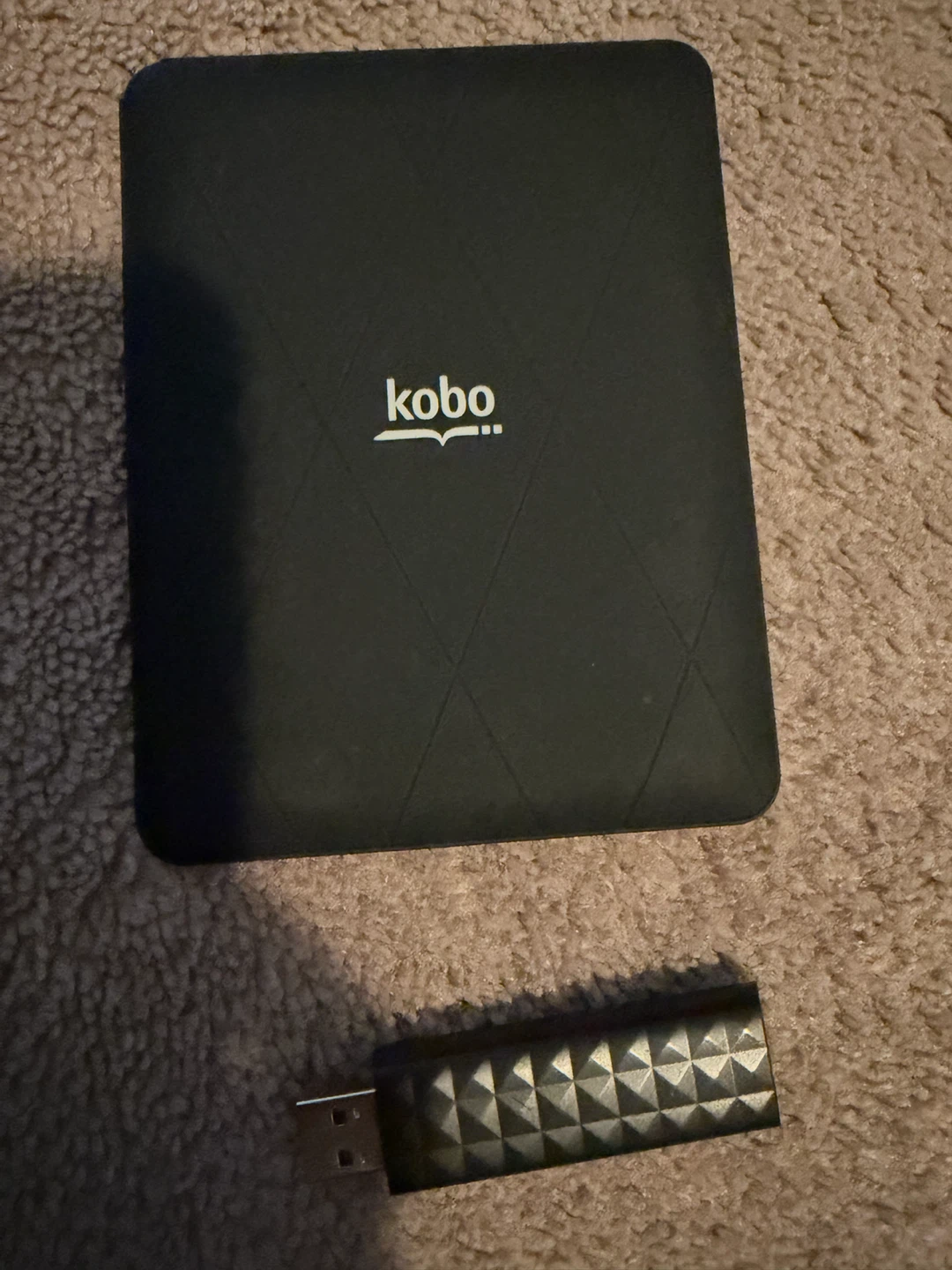 Kobo Mini eReader with Black Leather Pouch - photo 3