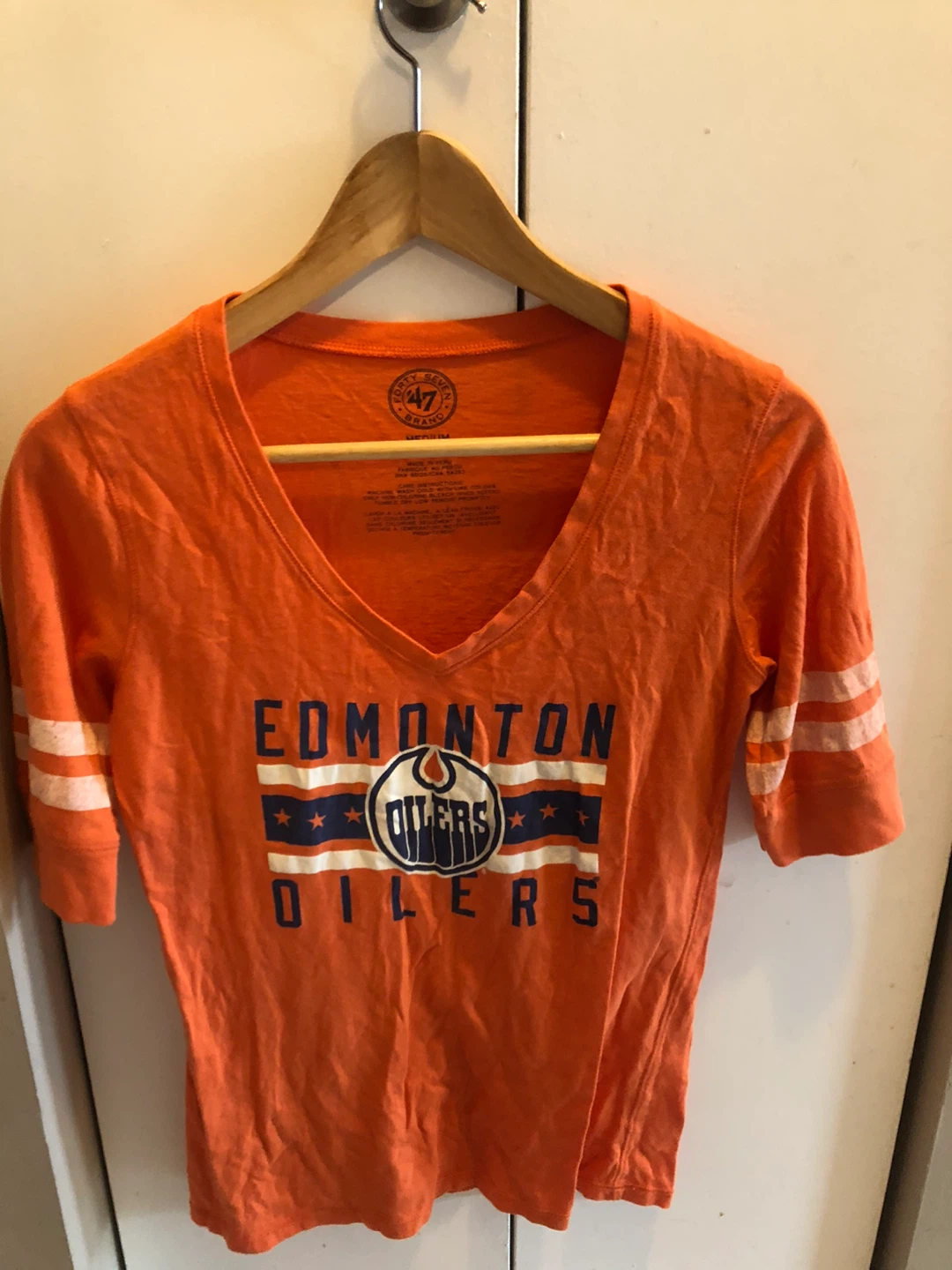 LOT: 5 NEW Old Navy & Edmonton Oilers T-Shirts Bundle - photo 4