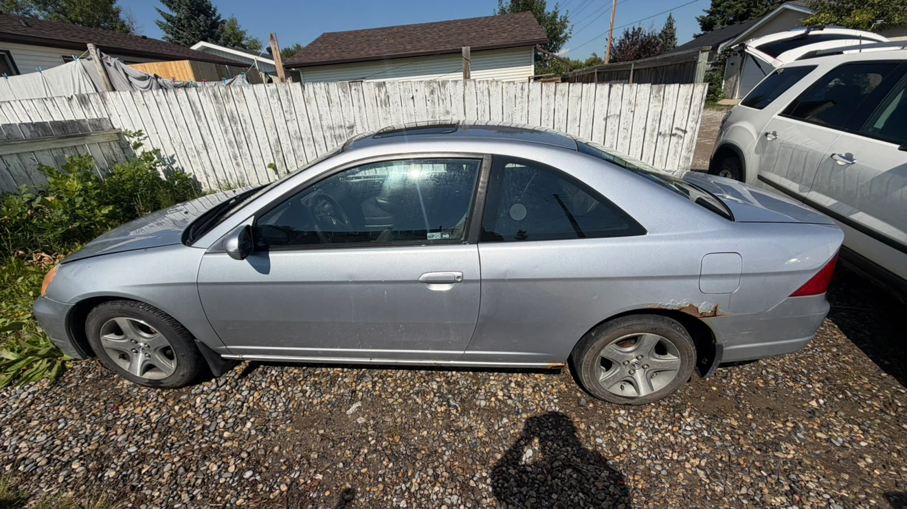 Selling 2002 Handa civic coupe - photo 2