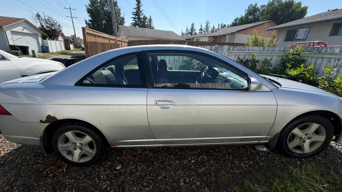 Selling 2002 Handa civic coupe - photo 3