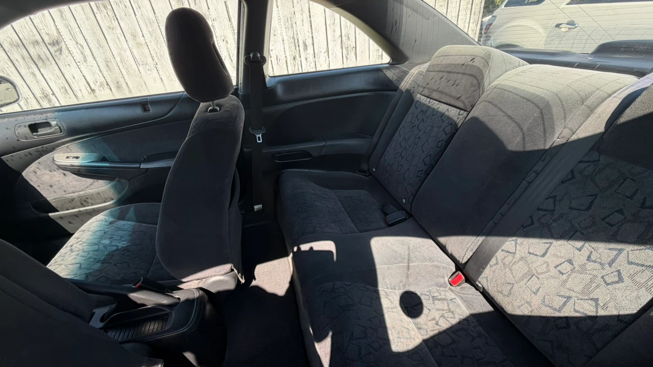 Selling 2002 Handa civic coupe - photo 5