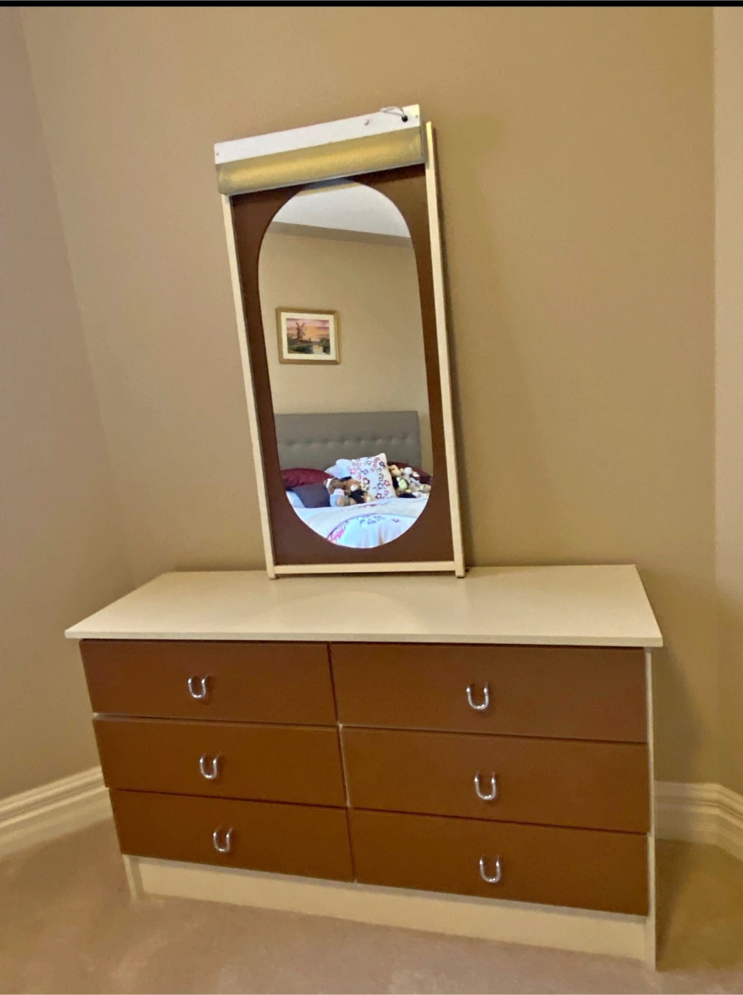 Dresser table and  drawer - Move out salw