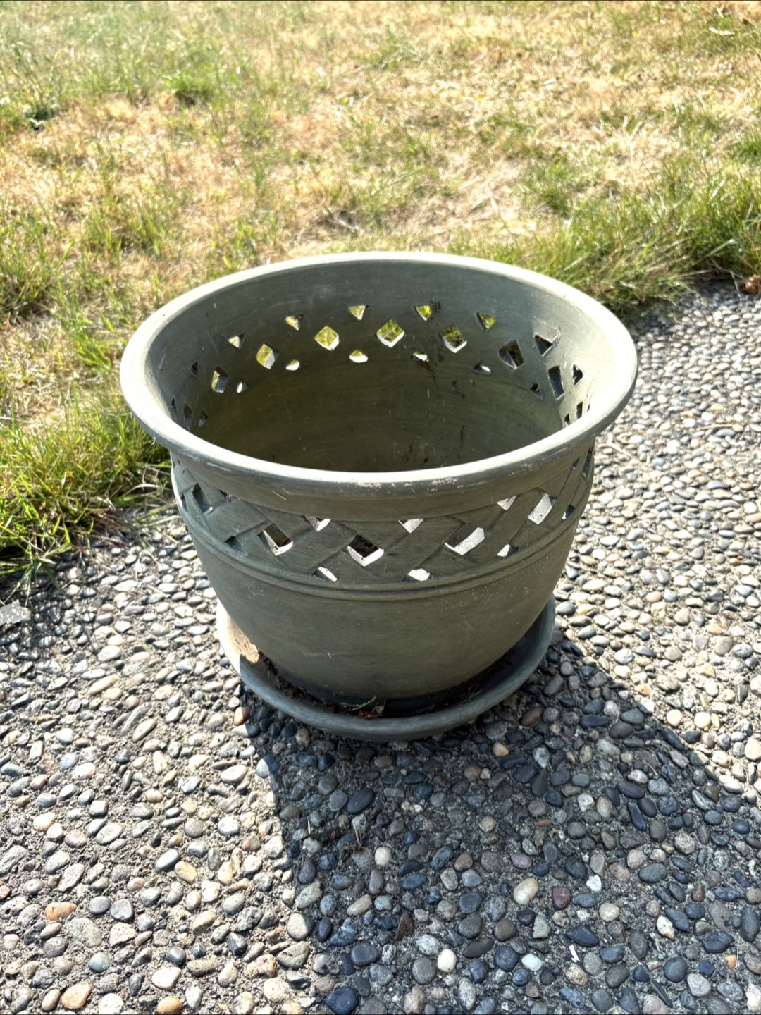 Green decorative planter pot with saucer - photo 2